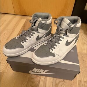 Nike Men's High-Top Sneakers in Gray and White